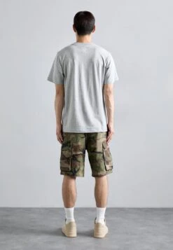 Billionaire Boys Club DISTRESSED CAMO CARGO - Denim Shorts - Green