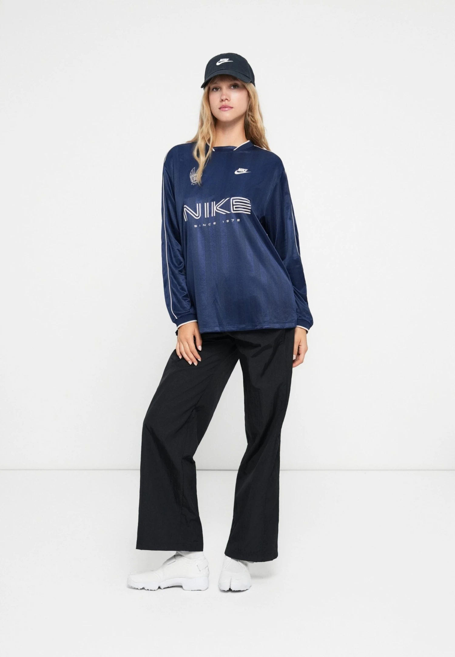 Nike Sportswear Long Sleeved Top - Midnight Navy 2 Nike Sportswear Long Sleeved Top - Midnight Navy - Image 2