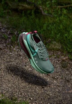 Nike Performance ZOOMX ZEGAMA 2 - Trail Running Shoes - Fir/desert Ochre/clay Green/college Grey/sail/bright Crimson -Zalando UK-Outlet cf9ad4de8cb8455fb0765962936c9255