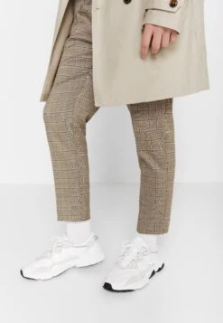 Adidas Originals Ozweego - Trainers - Ftwr White/Ftwr White/Core Black -Zalando UK-Outlet d0b5bb0ca8c14694a33ebaf81e9ef499