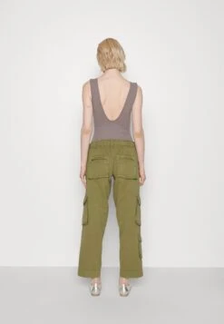 FREE PEOPLE Tahiti Pant - Cargo Trousers - Dried Herb -Zalando UK-Outlet d253d553cf8242b9a3551a9c1bdb81fb