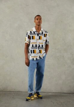 Adidas Originals Zx 1000 C Unisex - Trainers - Navy Blue/Bright Gold/White -Zalando UK-Outlet d57241616b91401e920029bb7eb67698