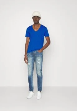 DRYKORN Quentin - Basic T-Shirt - Blue 7 DRYKORN Quentin - Basic T-Shirt - Blue -Zalando UK-Outlet d5e6f7e4a5b44a0294e25c12530853b9