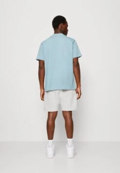 Alpha Industries Label- Basic T-Shirt - Grey Blue -Zalando UK-Outlet d81013d1f79a4c73a59c789325a8e14e