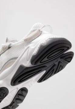 Adidas Originals Ozweego - Trainers - Ftwr White/Ftwr White/Core Black -Zalando UK-Outlet dd91eef4a9ed48fbabb37124b0d166b3