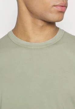 DRYKORN Raphael - Basic T-Shirt - Green -Zalando UK-Outlet e2605a28941f4964a5de994a31a49c47