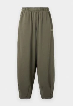 Nike Sportswear CLUB CUFF PANT - Tracksuit Bottoms - Medium Olive -Zalando UK-Outlet e278c6bb0d5b4e13b69f7ba0c9f70aad