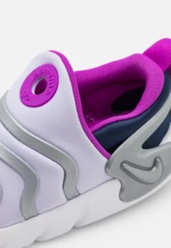 Nike Sportswear Dynamo Go Unisex - Slip-Ons - Violet Frost/Metallic Silver/Midnight Navy/Vivid Purple -Zalando UK-Outlet e3c7a75bd272456ab4afde9c7045e634