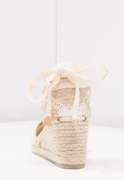 Castañer Carina - Wedges - Ivory -Zalando UK-Outlet e45a1b1fe3364556bce2b53c2d7140c7