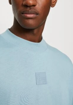 Alpha Industries Label- Basic T-Shirt - Grey Blue -Zalando UK-Outlet e4c2e20436294d5894705e7c57092f34