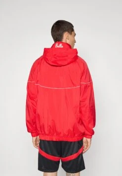 Nike Performance CHICAGO BULLS CLUB ANORAK - Training Jacket - University Red/sail -Zalando UK-Outlet e77124876f5d427595bb85fbe3f46255