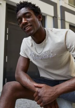 PRIMITIVE Nuevo Tonal Tee - Print T-Shirt - Sand -Zalando UK-Outlet eb357e7078264f46b30026873b82e384