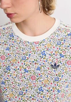 Adidas Originals LIBERTY CALI - Print T-shirt - Off White/semi Lucid Red -Zalando UK-Outlet ebc455c7f09340409d3cafbe84afdc18