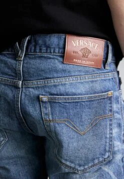 Versace PANT - Straight Leg Jeans - Medium Blue -Zalando UK-Outlet ed85965f2dc249a283ea3d6aa8ace42c