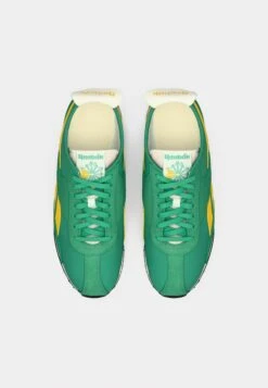 Reebok Classic R400 UNISEX - Trainers - Upgrade Green/golden-coloured Haze/chalk -Zalando UK-Outlet ef7342c806a94be4b8fb8e42367154b1