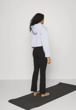 Nike Performance Luxe Pant - Leggings - Black -Zalando UK-Outlet f0087a83778a4a9dafa99fd44b836e22