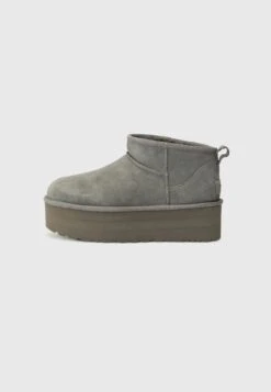 Ugg CLASSIC ULTRA MINI PLATFORM - Ankle Boots - Sand 15 Ugg CLASSIC ULTRA MINI PLATFORM - Ankle Boots - Sand -Zalando UK-Outlet f07e1c76e4204fbf934dda4732c7f0f7