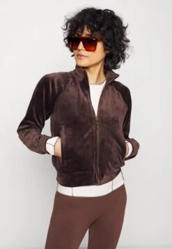 Juicy Couture Tanya - Zip-Up Sweatshirt - Brown -Zalando UK-Outlet f328f8226e9244f0b249a9e4ef4a6cd8