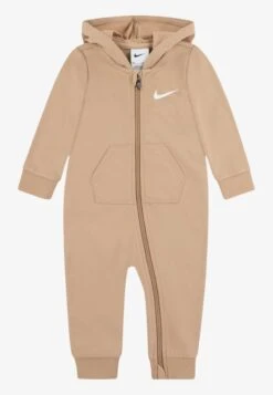 Nike Sportswear ESSENTIALS HOODED COVERALL UNISEX - Jumpsuit - Pink Foam -Zalando UK-Outlet f34affb19bd945908f0fda6abfe9577a