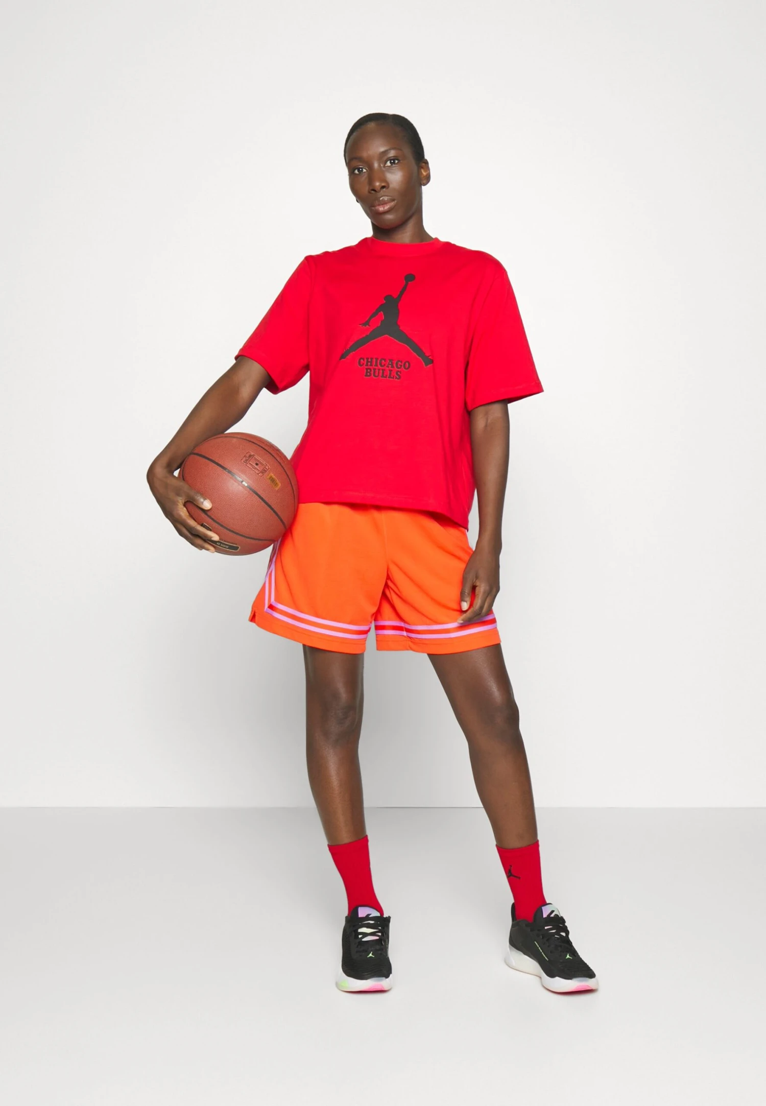 Nike Performance Nba Chicago Bulls Boxy Tee - Club Wear - University Red 2 Nike Performance Nba Chicago Bulls Boxy Tee - Club Wear - University Red - Image 2