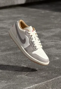 AIR JORDAN 1 - Trainers - Summit White/varsity Red -Zalando UK-Outlet f45f91a8291b47bf90dd1cae2a547315