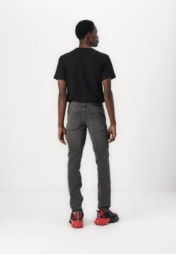 Only & Sons ONSLOOM - Slim Fit Jeans - Washed Black -Zalando UK-Outlet f8ffac3a87fd49e197677a1aefbae6fa