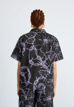 Santa Cruz MONO CABANA - Button-down Blouse - Black/lavender -Zalando UK-Outlet f9654745d35f4bf287d4b8433357c9a4