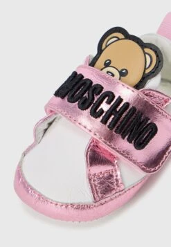 MOSCHINO UNISEX - Baby Shoes - White/pink/black -Zalando UK-Outlet f968acf4e8a34ef18d4ce9f1a7de6dad