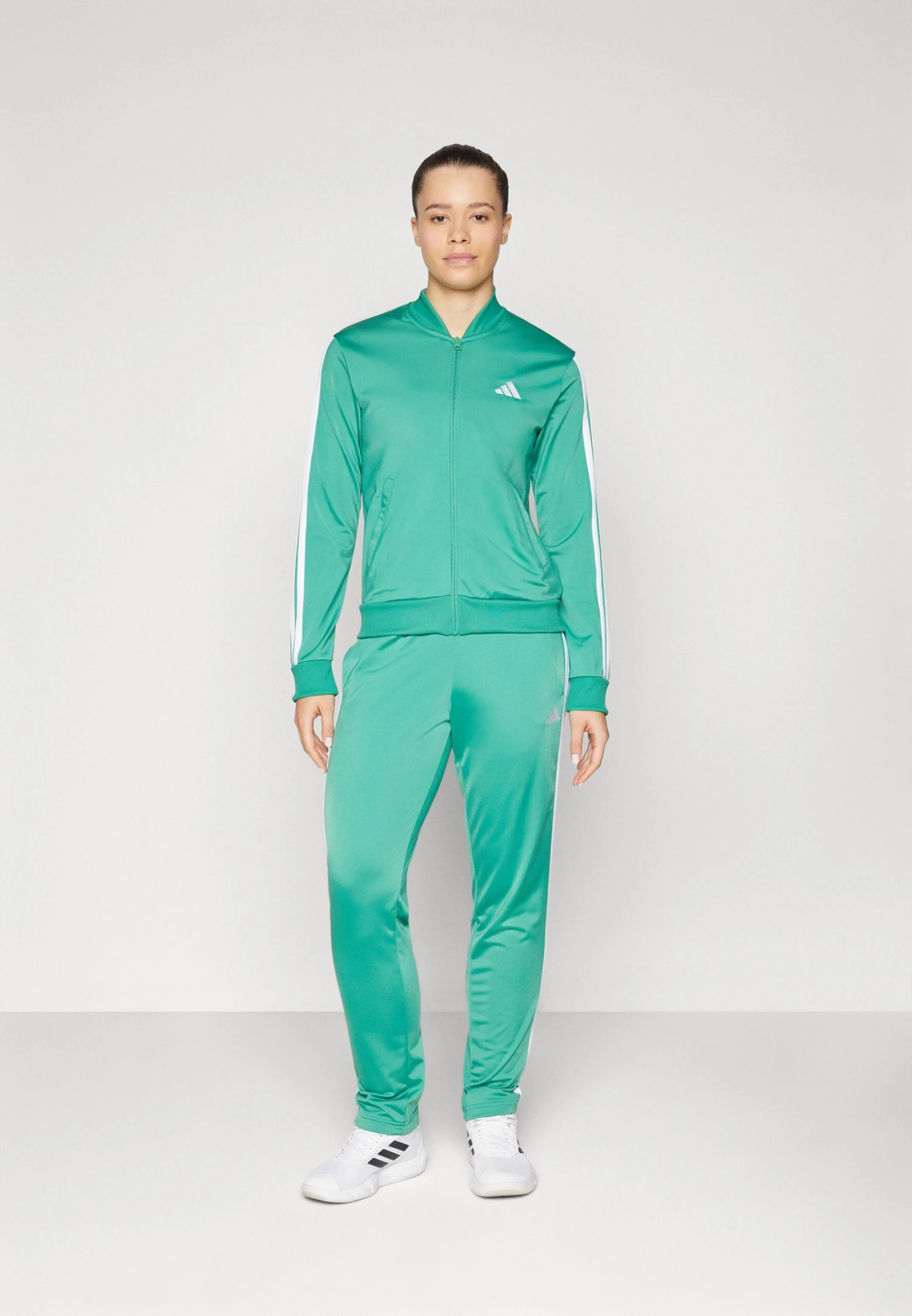 Adidas Sportswear SET - Tracksuit - Semi Court Green 1 Adidas Sportswear SET - Tracksuit - Semi Court Green