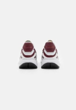 Reebok Classic Cl Legacy Unisex- Trainers - Footwear White/Pure Grey/Classic Burgundy -Zalando UK-Outlet fd3e08fd0490446f89fd812282551710